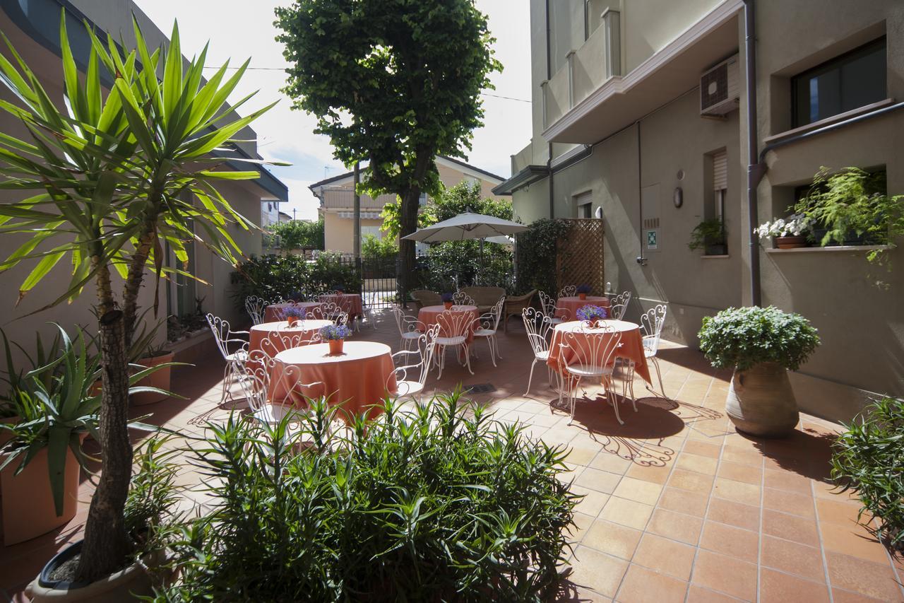 Residence Il Capodoglio Rimini Exterior foto